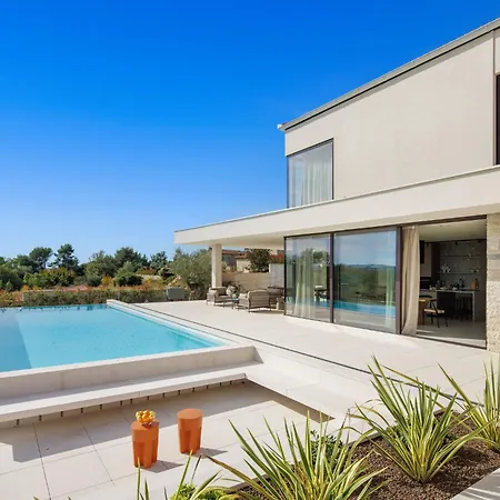 Lavis By Interhome