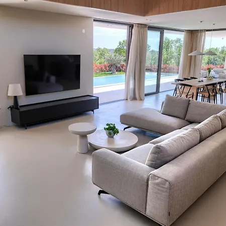 Lavis By Interhome