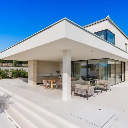 Vila Lavis By Interhome