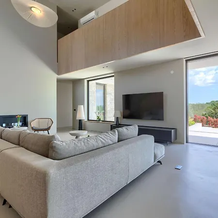 Lavis By Interhome